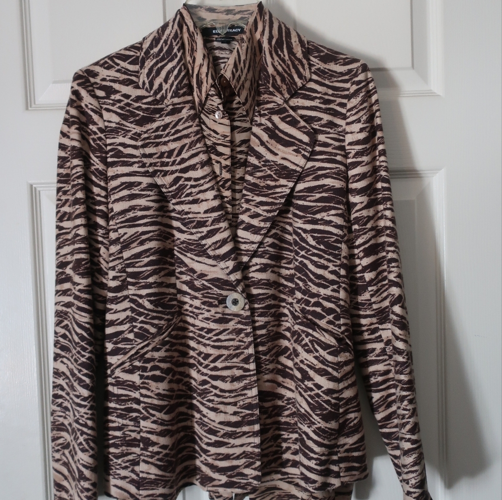 NWOT. Ellen Tracy Brown and Cream Blazer with Relaxed Fit